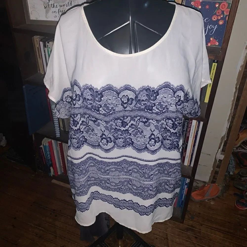 41Hawthorn Stitchfix white & blue lace print romantic flowy top